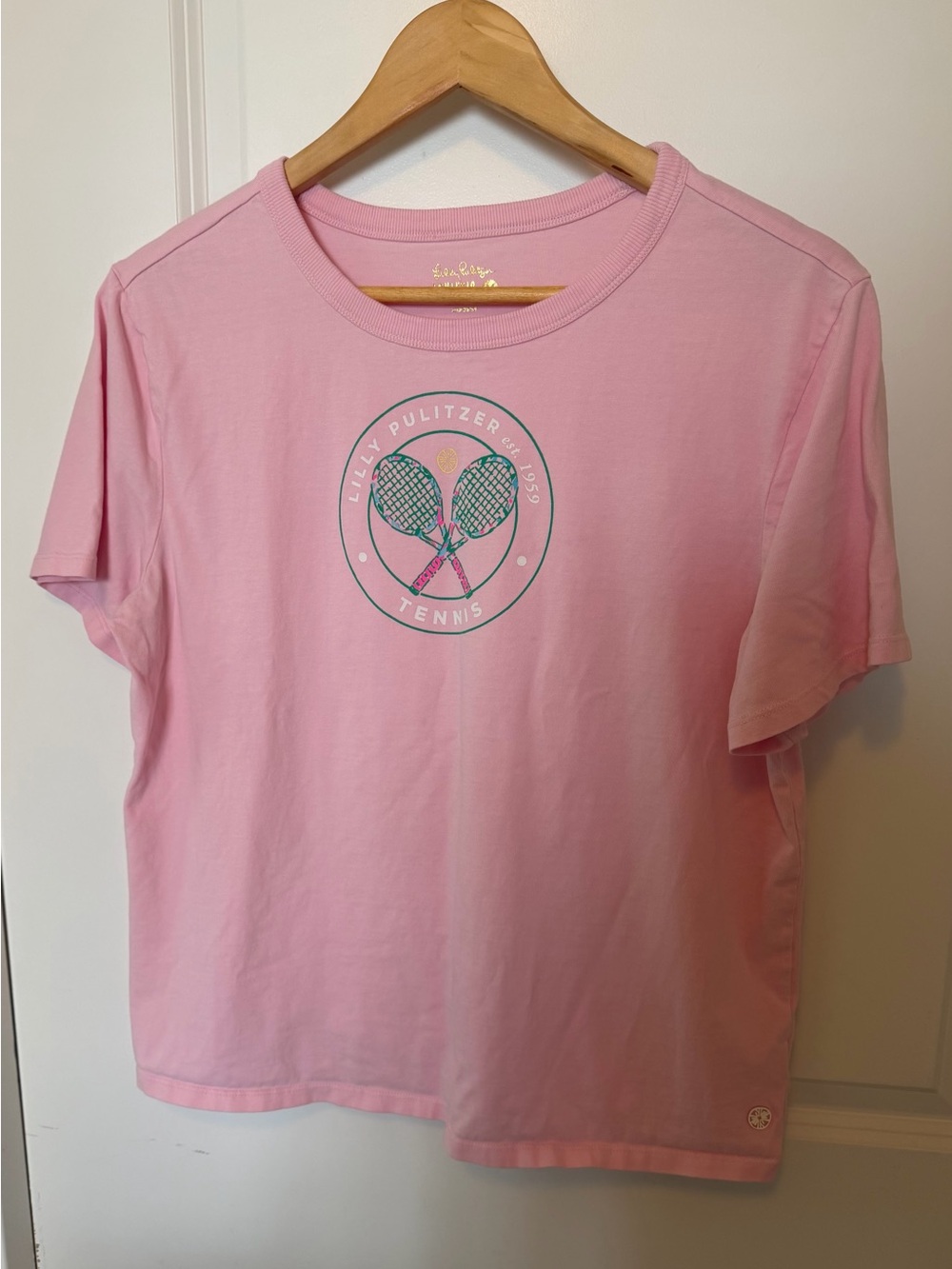 Lilly Pulitzer Luxletic Rally Tee Peony Pink tennis logo. Medium - Picture 4 of 7